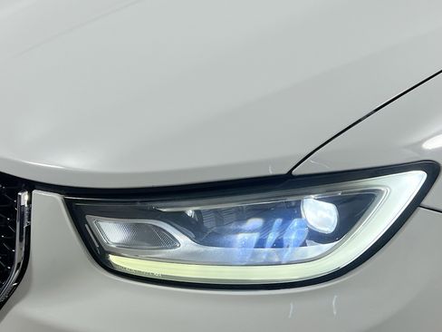 Used 2022 Chrysler Pacifica Touring-L FWD image 9