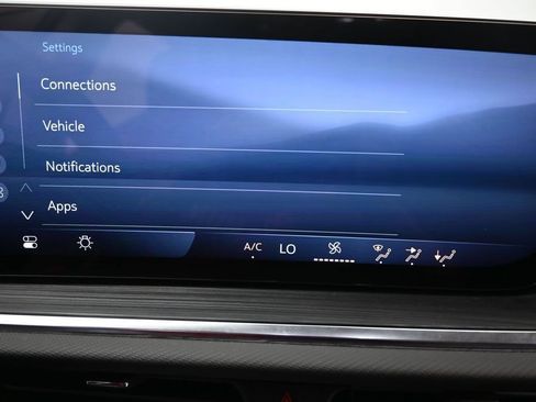 Used 2025 Buick Envision Preferred AWD/4WD image 33