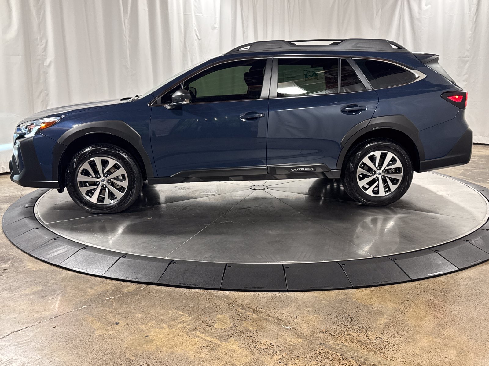 Used 2025 Subaru Outback AWD/4WD image 6