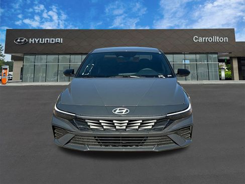 New 2025 Hyundai Elantra SEL image 2