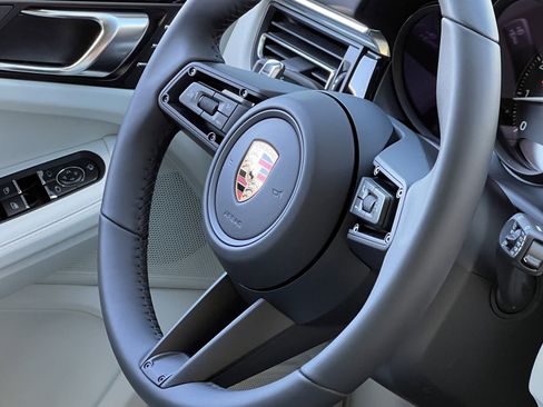 New 2026 Porsche Macan image 24