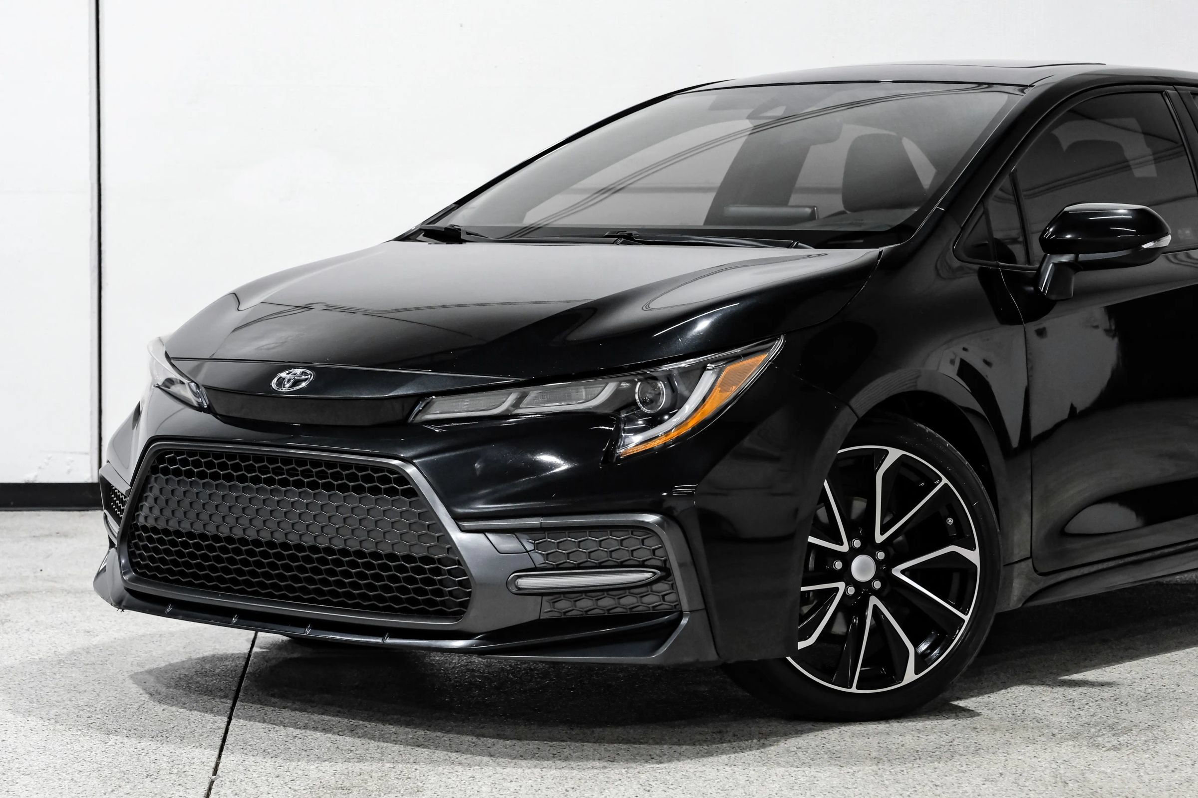 Used 2020 Toyota Corolla XSE FWD image 12