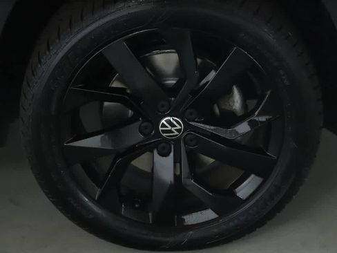 Used 2023 Volkswagen Taos SE FWD image 10