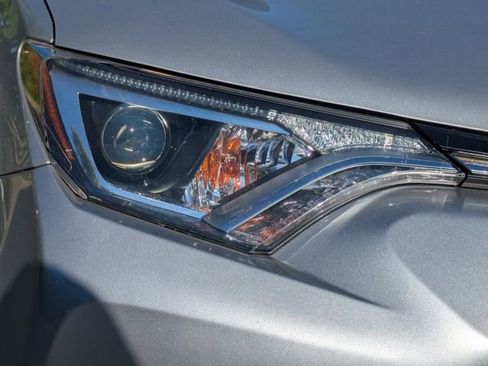 Used 2018 Toyota RAV4 XLE FWD image 10