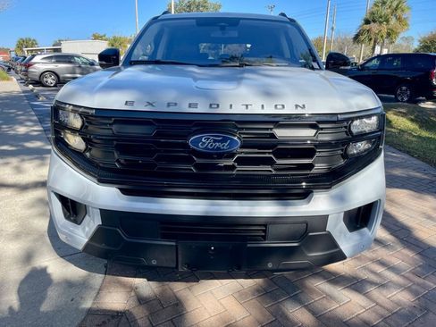 Used 2025 Ford Expedition Max Active image 9