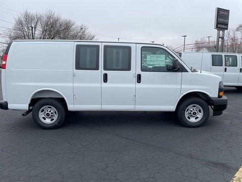 New 2025 GMC Savana 2500 w/ Driver Convenience Package RWD image 8