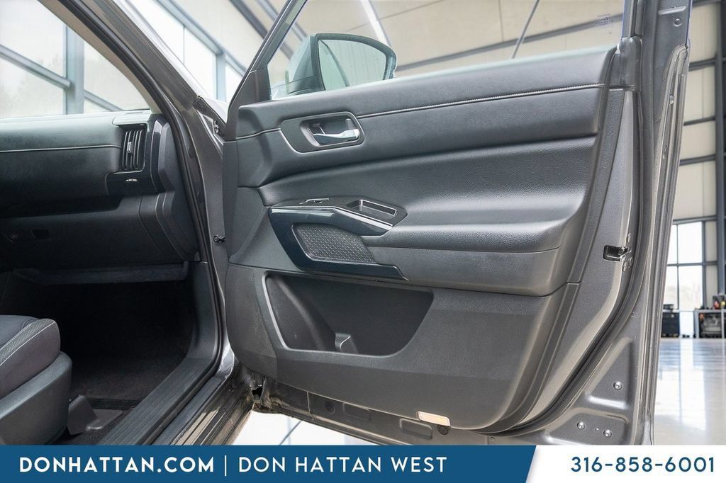Used 2022 Nissan Pathfinder SV FWD image 24