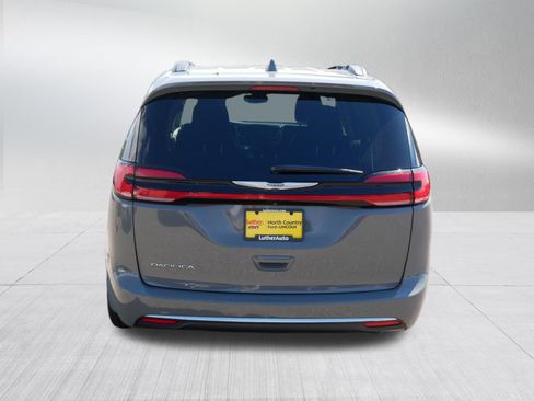 Used 2022 Chrysler Pacifica Touring-L FWD image 6