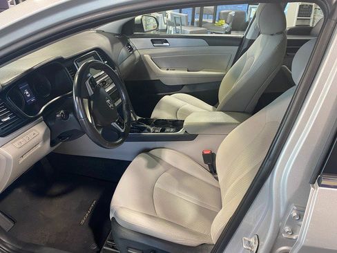 Used 2019 Hyundai Sonata SEL w/ Tech Package 02 FWD image 14