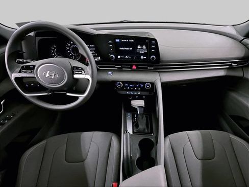 Used 2023 Hyundai Elantra SEL FWD image 14