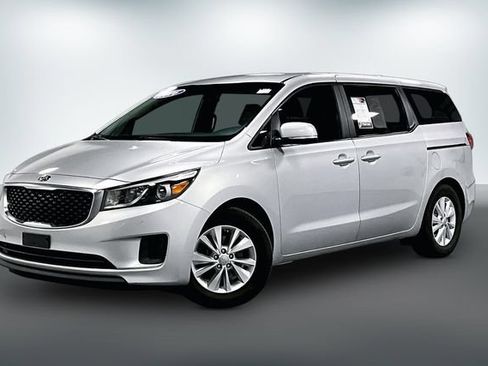 Used 2016 Kia Sedona L FWD image 3