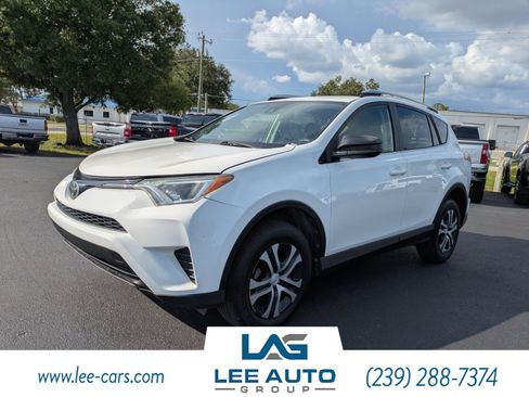 Used 2018 Toyota RAV4 LE FWD image 7