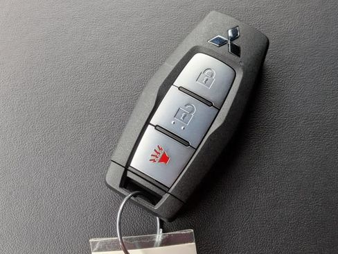 New 2026 Mitsubishi Outlander LE FWD image 28
