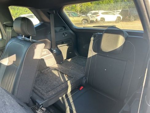 Used 2023 Volkswagen Tiguan SE R-Line image 8