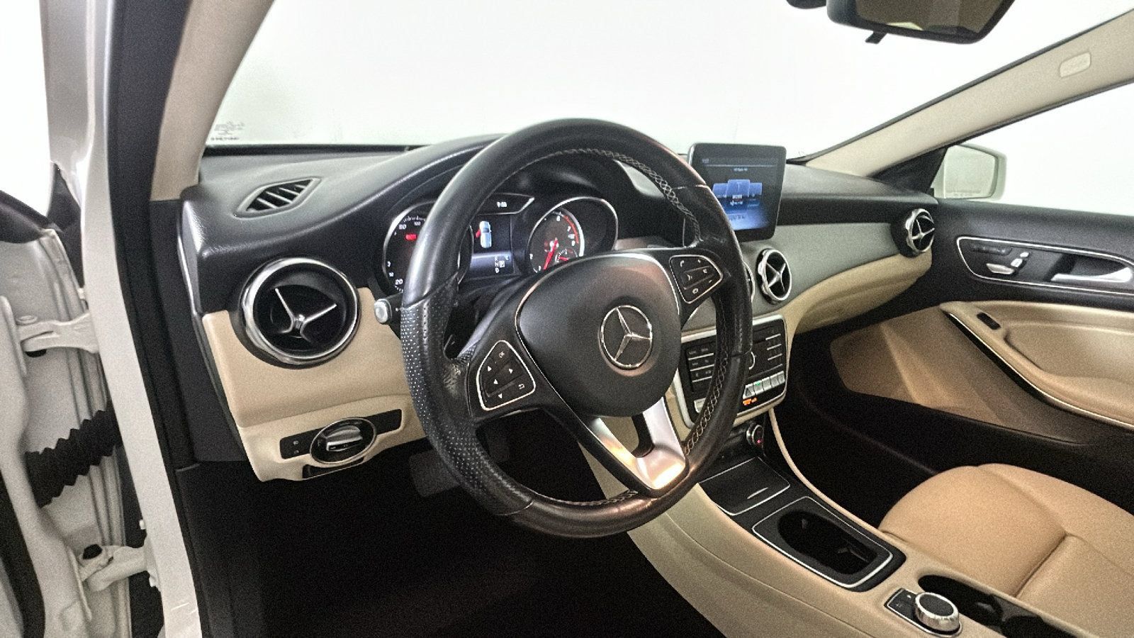 Used 2019 Mercedes-Benz GLA 250 4MATIC image 14