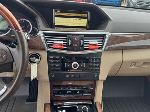 Used 2010 Mercedes-Benz E 350 4MATIC Sedan image 18