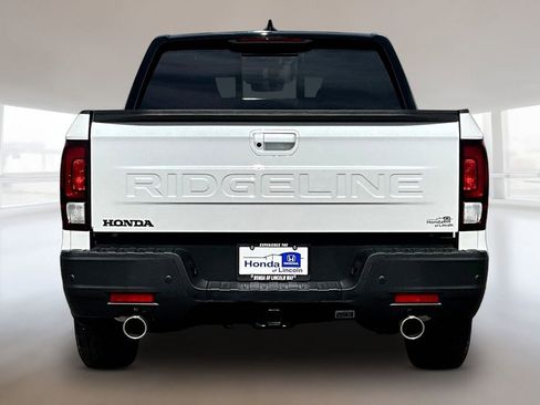New 2026 Honda Ridgeline Black Edition image 4