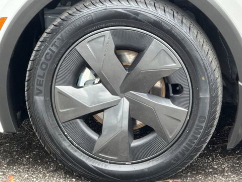 Used 2025 Toyota Prius LE image 25