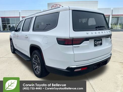 Used 2024 Jeep Wagoneer L Series II w/ Flexible Seating Group AWD/4WD image 3