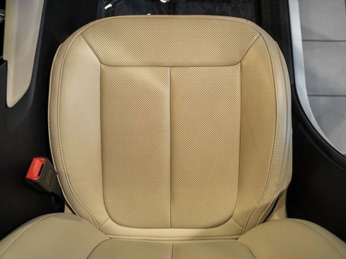 Used 2023 Jeep Grand Cherokee 4WD 4xe w/ Luxury Tech Group II image 37
