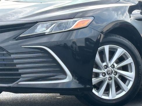 Used 2021 Toyota Camry LE image 2
