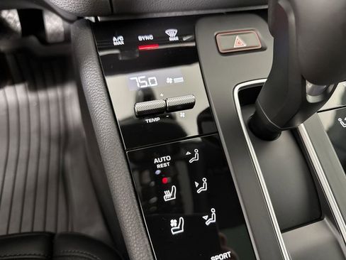 New 2026 Porsche Macan image 31