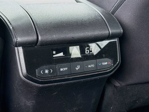 Used 2020 Toyota Highlander LE FWD image 26