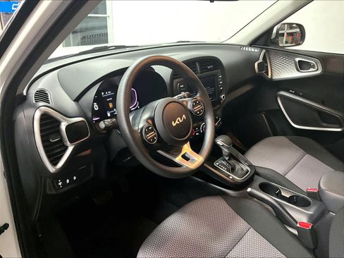 Used 2024 Kia Soul LX w/ Option Group 015 image 8