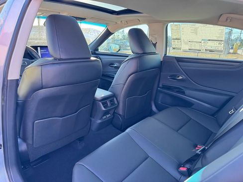 New 2025 Lexus ES 350 w/ Premium Package image 23