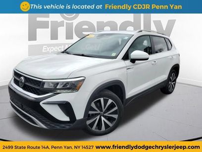 Used 2022 Volkswagen Taos SE w/ Panoramic Sunroof Package