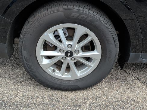Certified 2024 Kia Carnival LX FWD image 5
