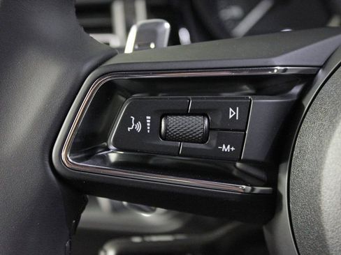 Certified 2026 Porsche Macan image 24