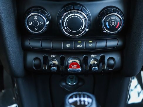 Used 2024 MINI Cooper 2-Door Hardtop FWD image 17