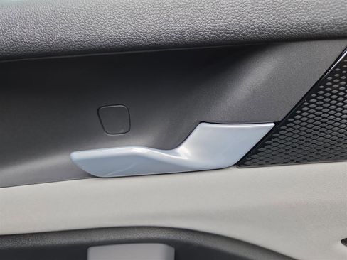 New 2025 Volkswagen Tiguan SE R-Line image 31