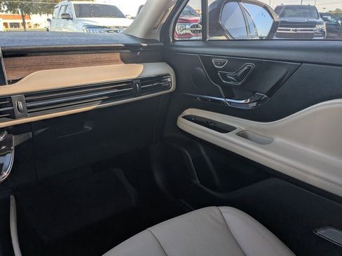 Used 2025 Lincoln Corsair Reserve w/ Jet Appearance Package image 16