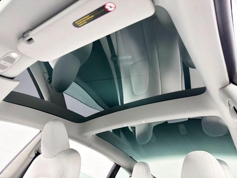 Used 2023 Tesla Model 3 Standard Range image 12