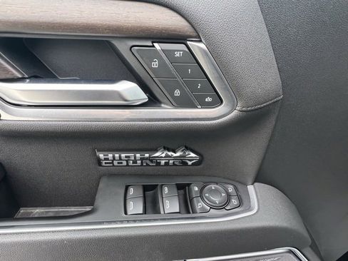 Used 2025 Chevrolet Silverado 1500 High Country image 11