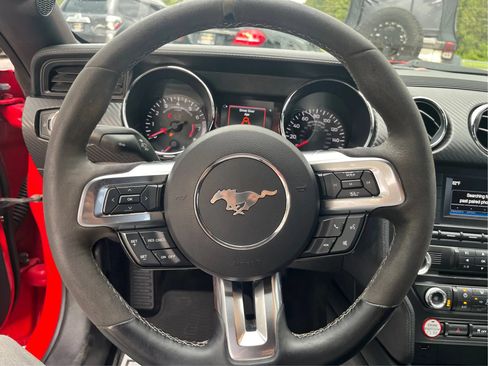 Used 2017 Ford Mustang Coupe RWD image 18