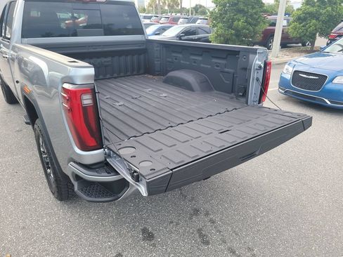 Used 2026 GMC Sierra 2500 Denali w/ Denali Reserve Package AWD/4WD image 9