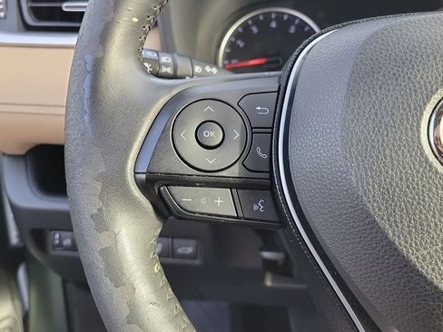 Used 2021 Toyota RAV4 XLE Premium image 25