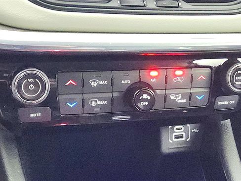 Used 2022 Jeep Compass Limited image 38