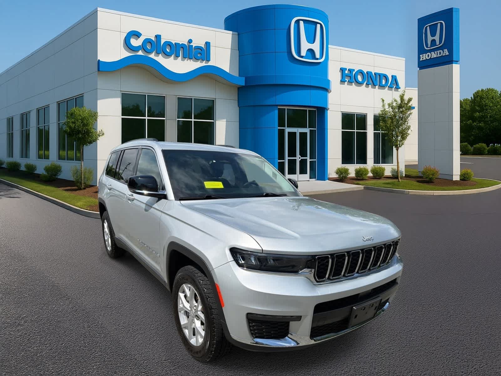 Used 2023 Jeep Grand Cherokee L Limited w/ Trailer Tow Group (B) AWD/4WD image 8