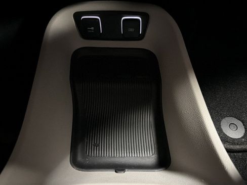 Used 2018 Chrysler Pacifica Touring Plus FWD image 31
