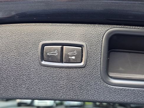Used 2018 Porsche Macan Turbo AWD/4WD image 31