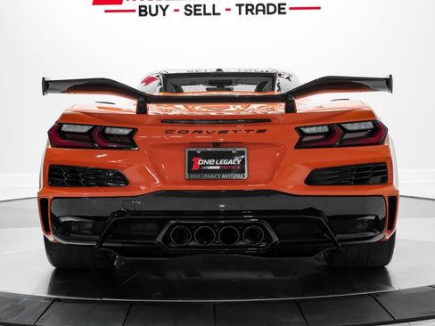 Used 2023 Chevrolet Corvette Z06 w/ Z07 Performance Package RWD image 16