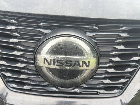Used 2018 Nissan Rogue SV FWD image 13