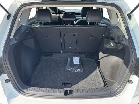 New 2026 Volkswagen Taos SE FWD image 16