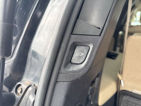 Used 2019 Toyota Sequoia Limited image 31