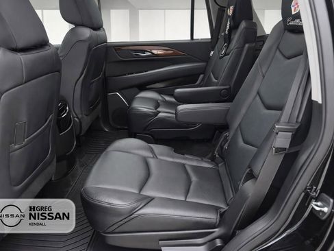 Used 2018 Cadillac Escalade 4WD image 12