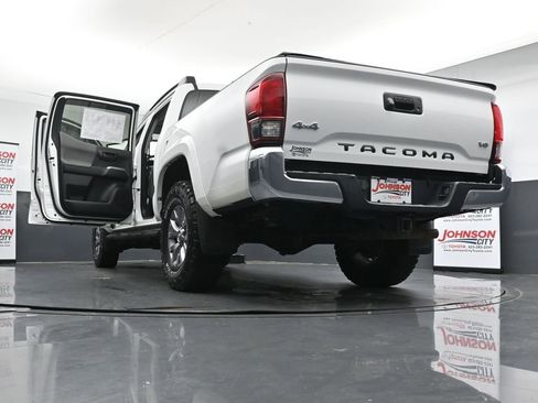 Used 2019 Toyota Tacoma SR5 AWD/4WD image 48